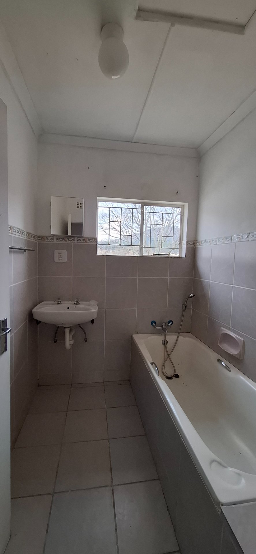 6 Bedroom Property for Sale in Ficksburg Free State